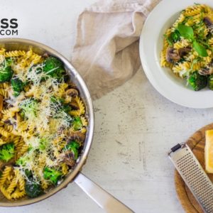 Easy 20 Minute Dinner: Healthy Broccoli and Mushroom Pasta